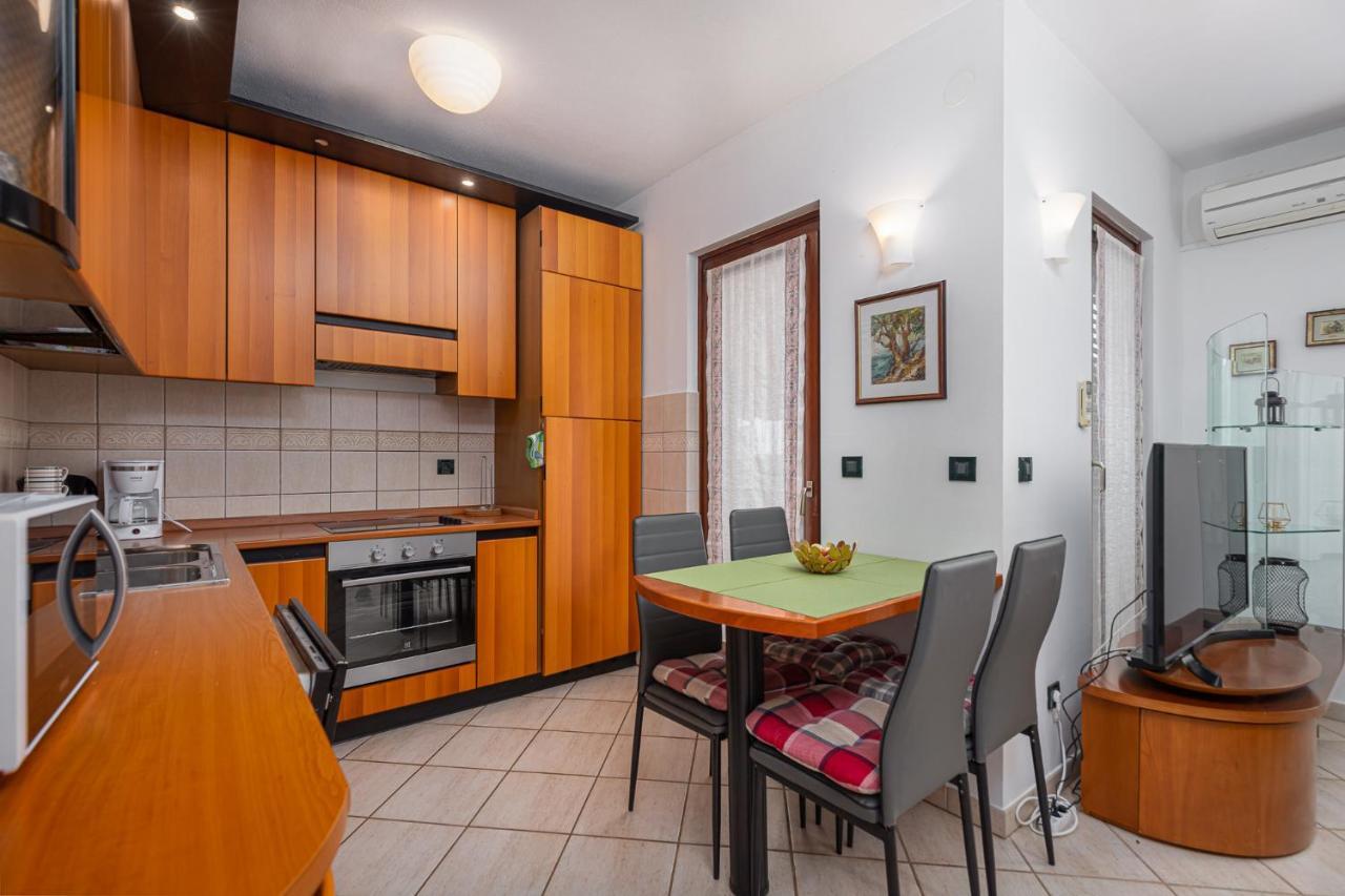 Sea View Apartment - Roberto Porec Bagian luar foto
