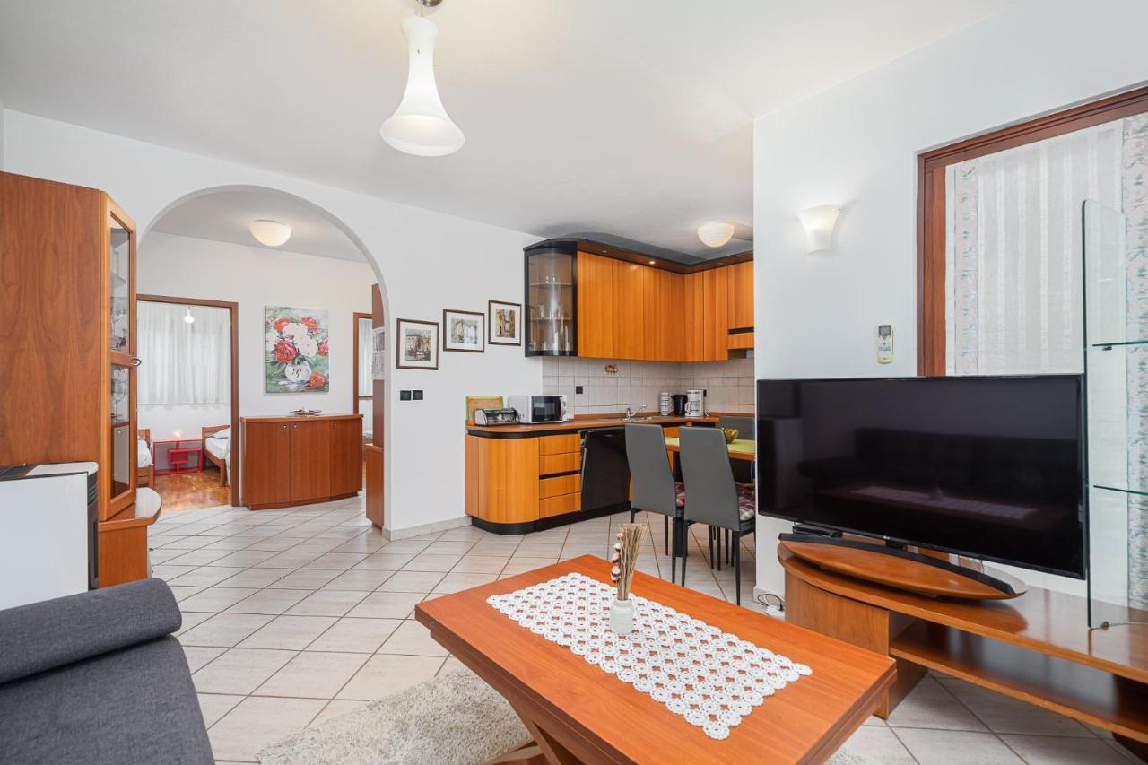 Sea View Apartment - Roberto Porec Bagian luar foto