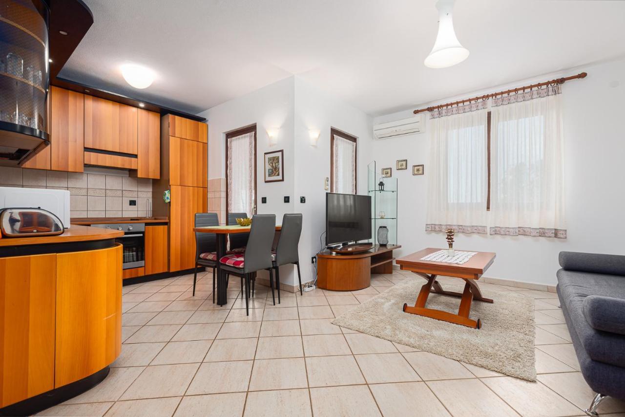 Sea View Apartment - Roberto Porec Bagian luar foto